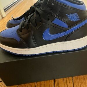 Jordan Black and Blue Sneakers Classic Basketball Design